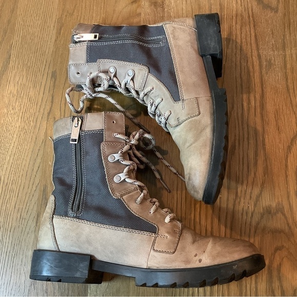 Sorel Emelie II Waterproof Lace-Up Bootie Size 7.5 EUC - Picture 1 of 9